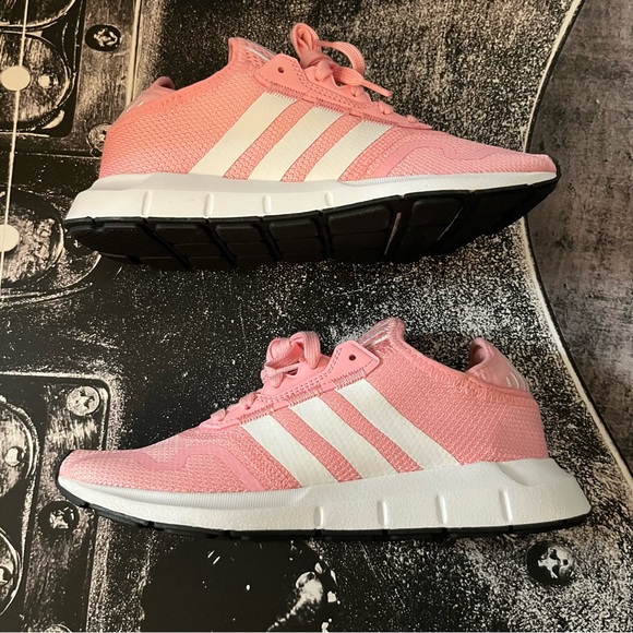 NIB Adidas Swift Run X J - Picture 12 of 15